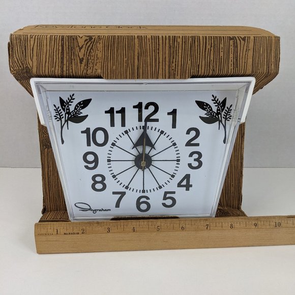 Great MCM Ingraham Kitchen Clock NEW in Box!7 1/2" x 6" Black & White Tested